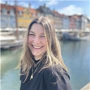 Ragazza laurea in grafica e comunicazione allo IUSVE, con anni di esperienza nel settore, offre lezioni private online.